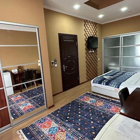 Tian-Shan Hotel Bishkek Esterno foto