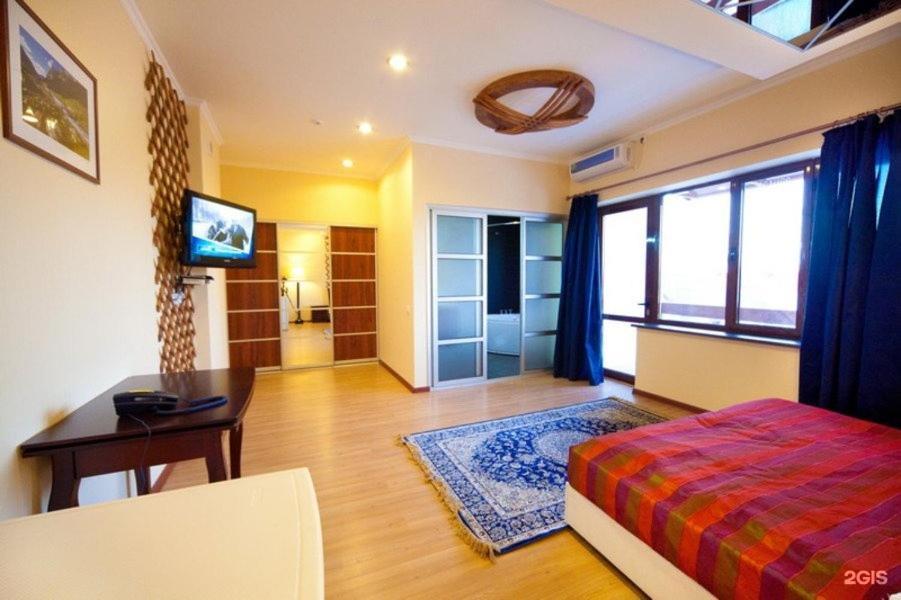 Tian-Shan Hotel Bishkek Esterno foto