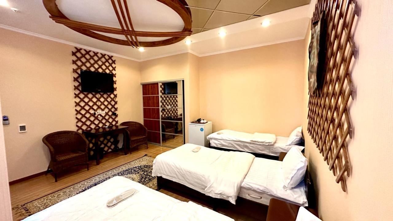 Tian-Shan Hotel Bishkek Esterno foto
