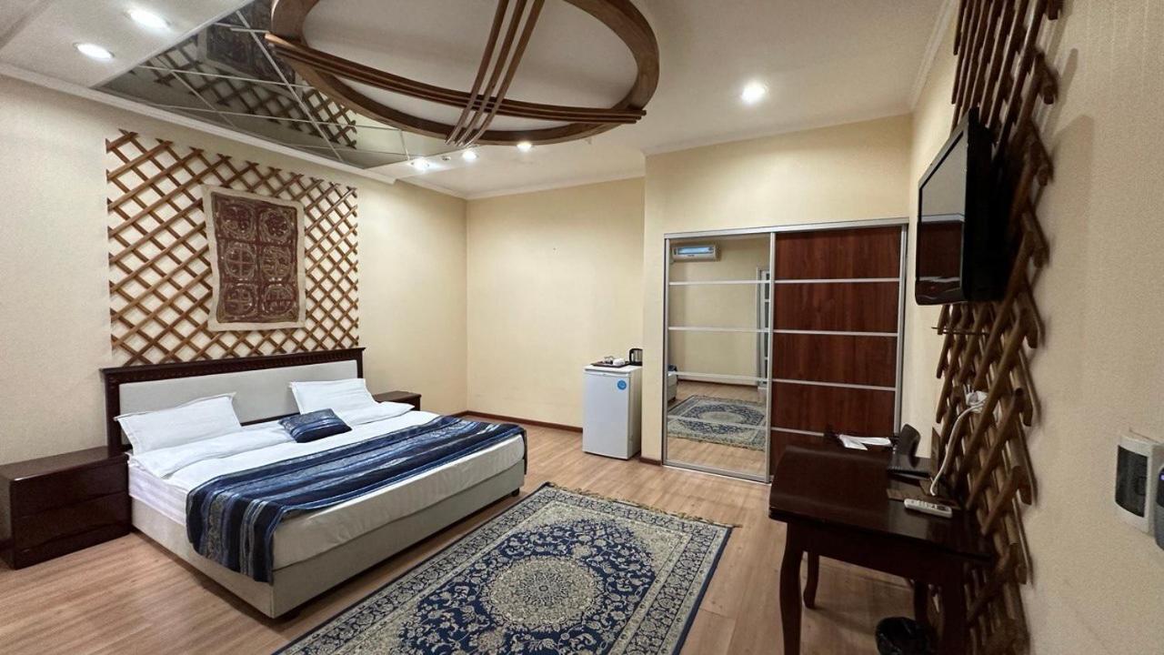 Tian-Shan Hotel Bishkek Esterno foto