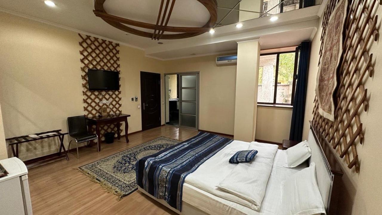 Tian-Shan Hotel Bishkek Esterno foto