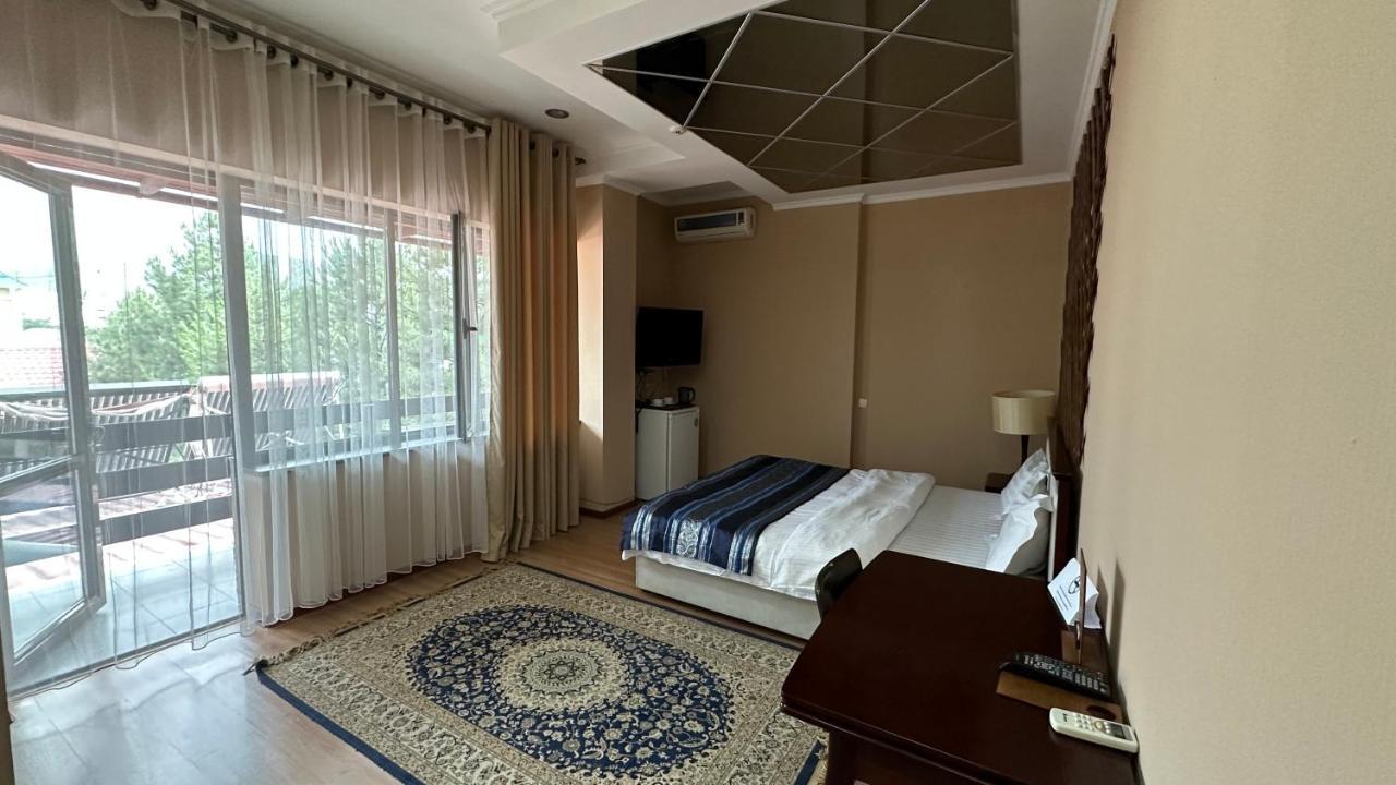 Tian-Shan Hotel Bishkek Esterno foto