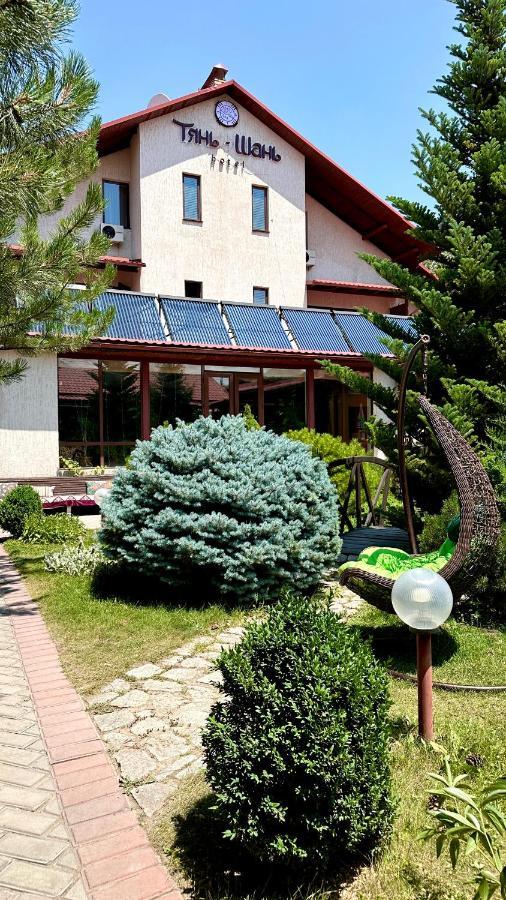 Tian-Shan Hotel Bishkek Esterno foto
