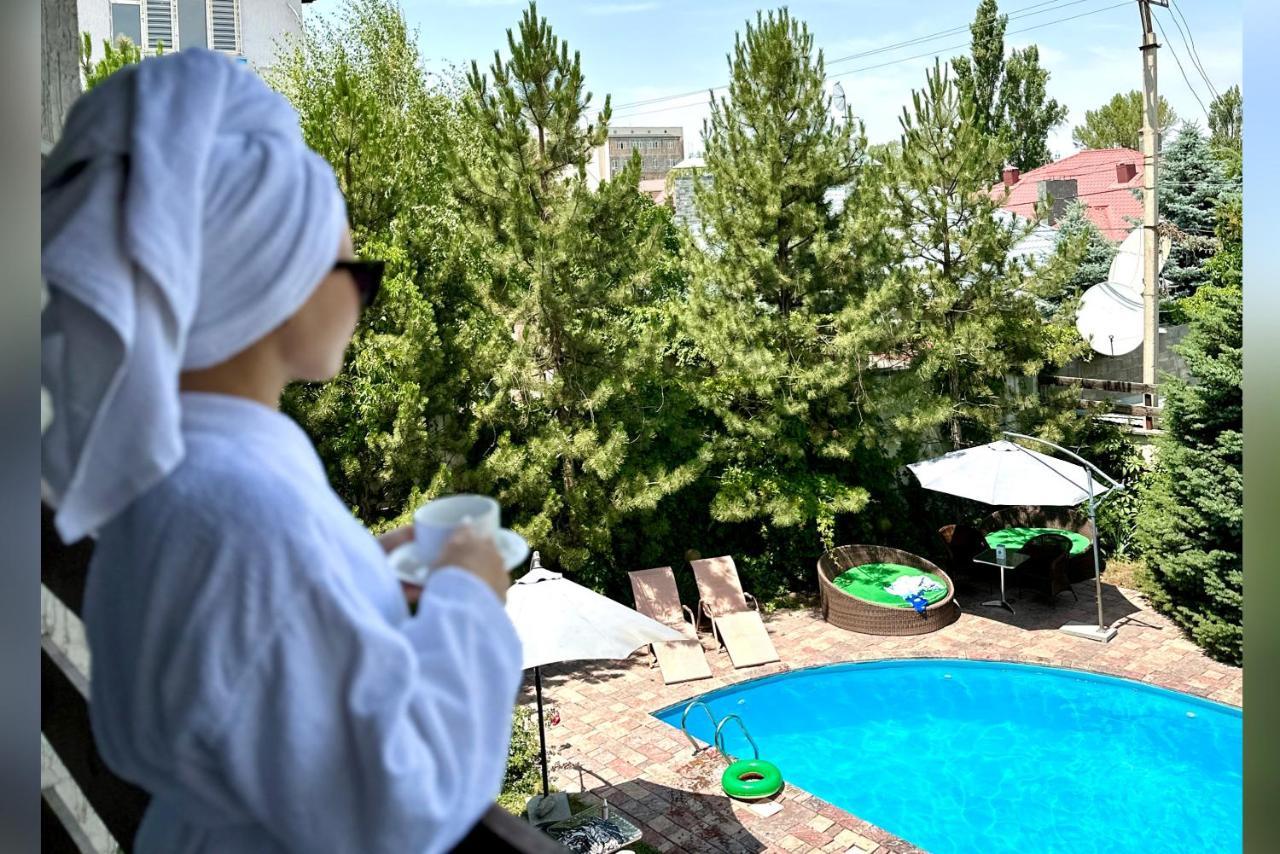 Tian-Shan Hotel Bishkek Esterno foto