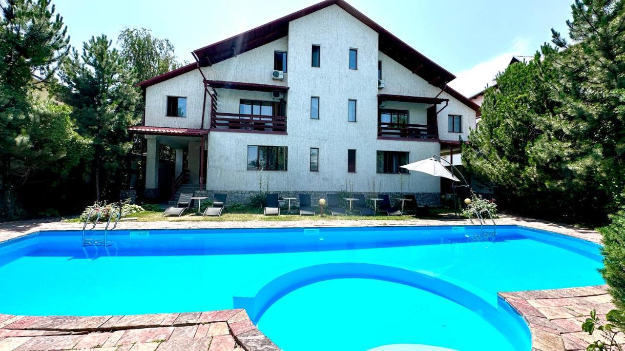 Tian-Shan Hotel Bishkek Esterno foto