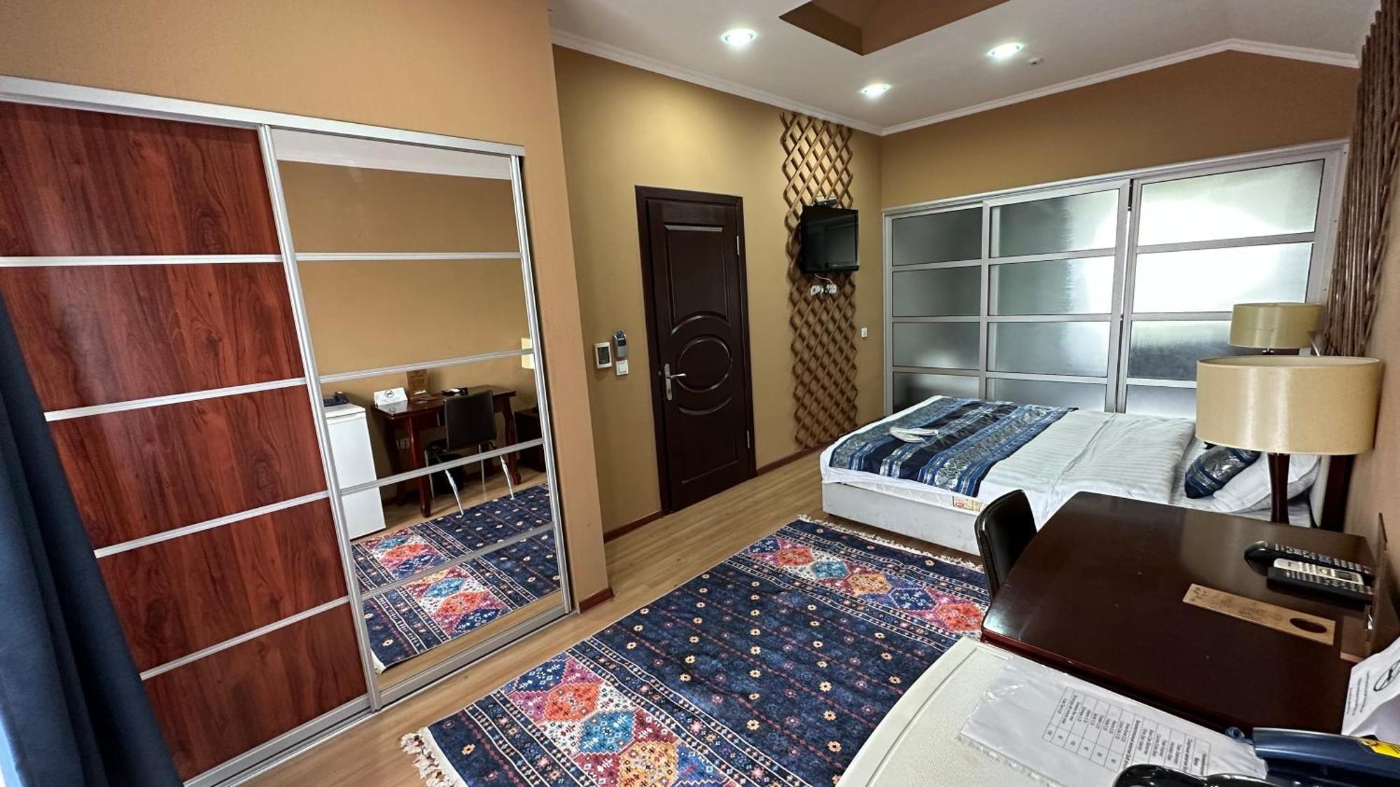 Tian-Shan Hotel Bishkek Esterno foto