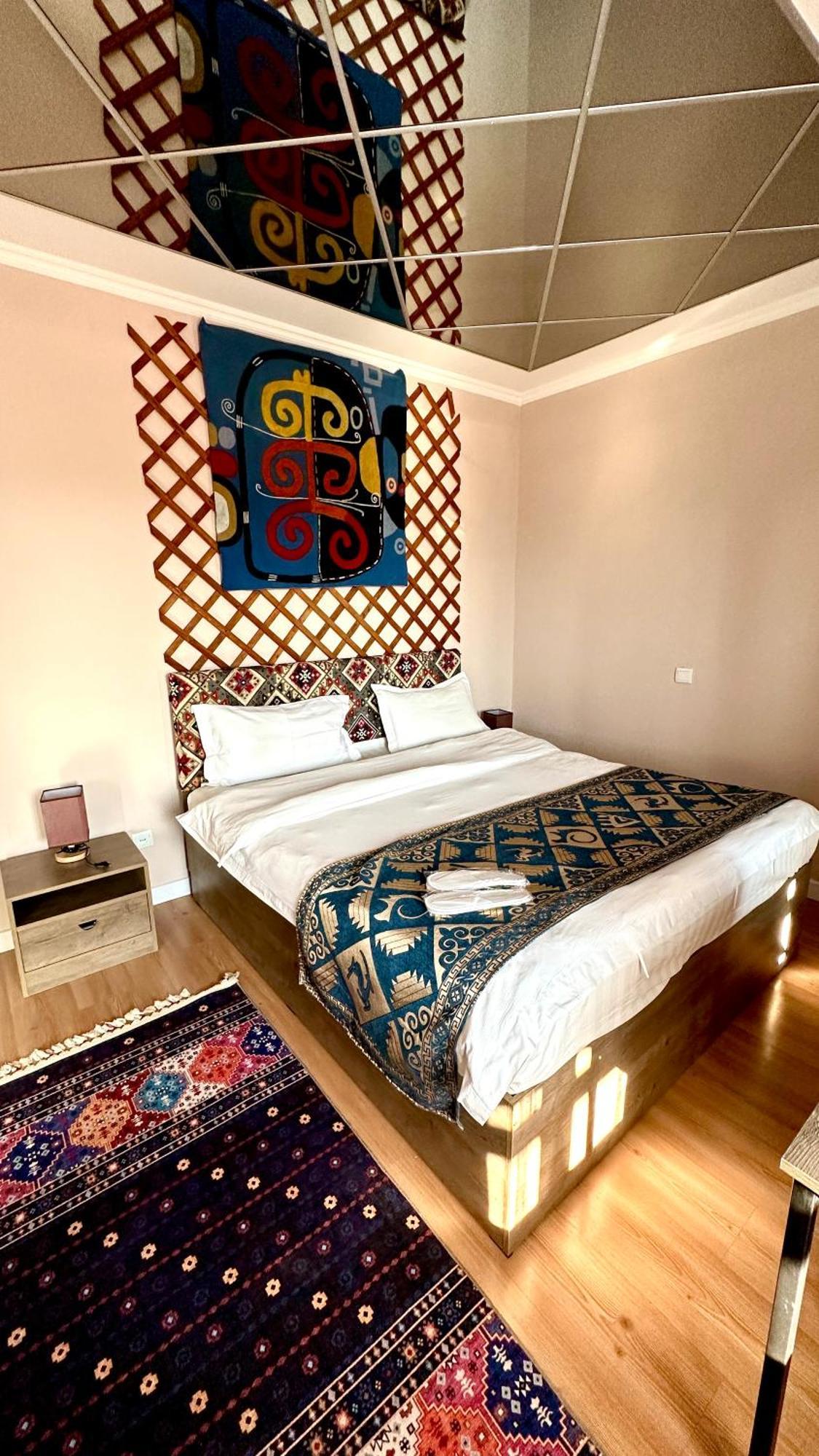 Tian-Shan Hotel Bishkek Esterno foto