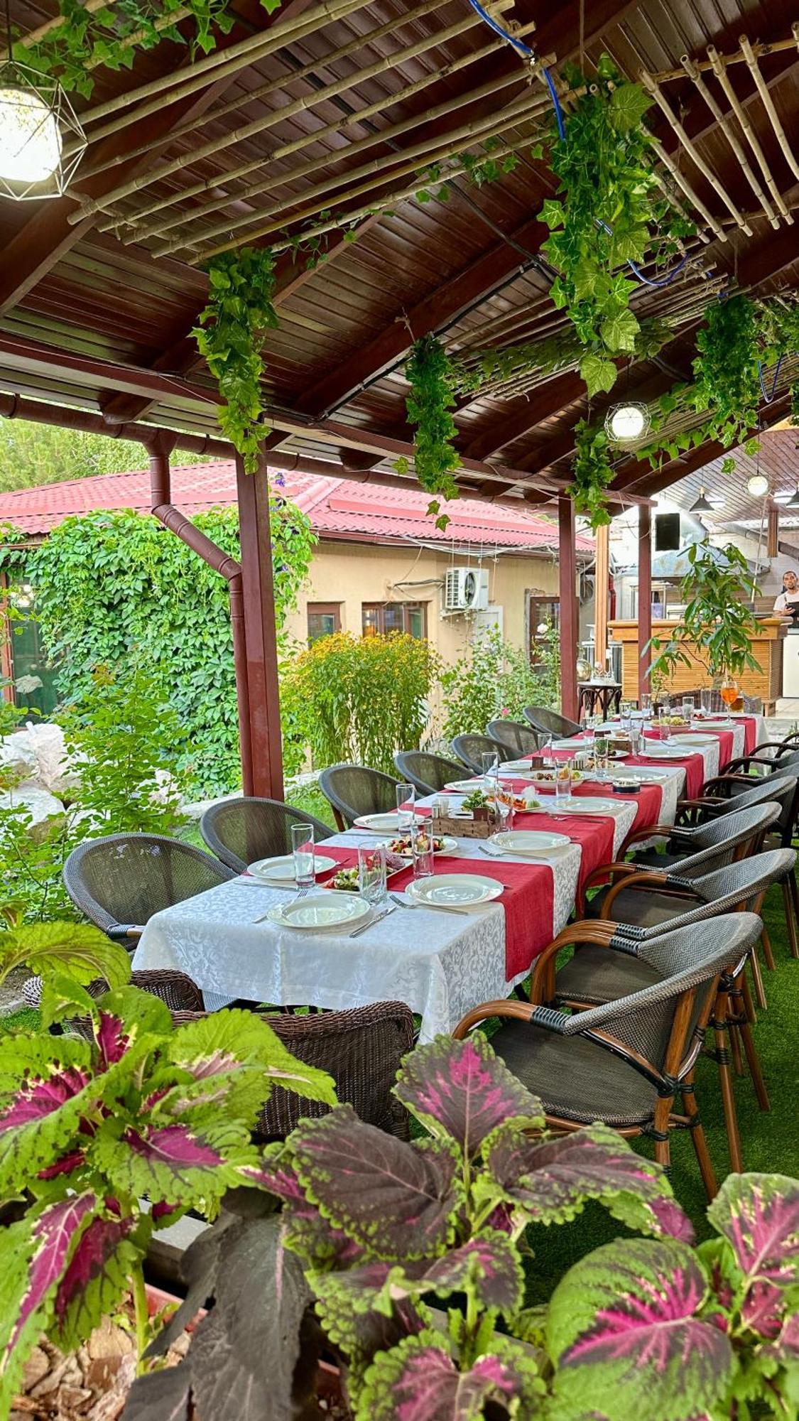 Tian-Shan Hotel Bishkek Esterno foto