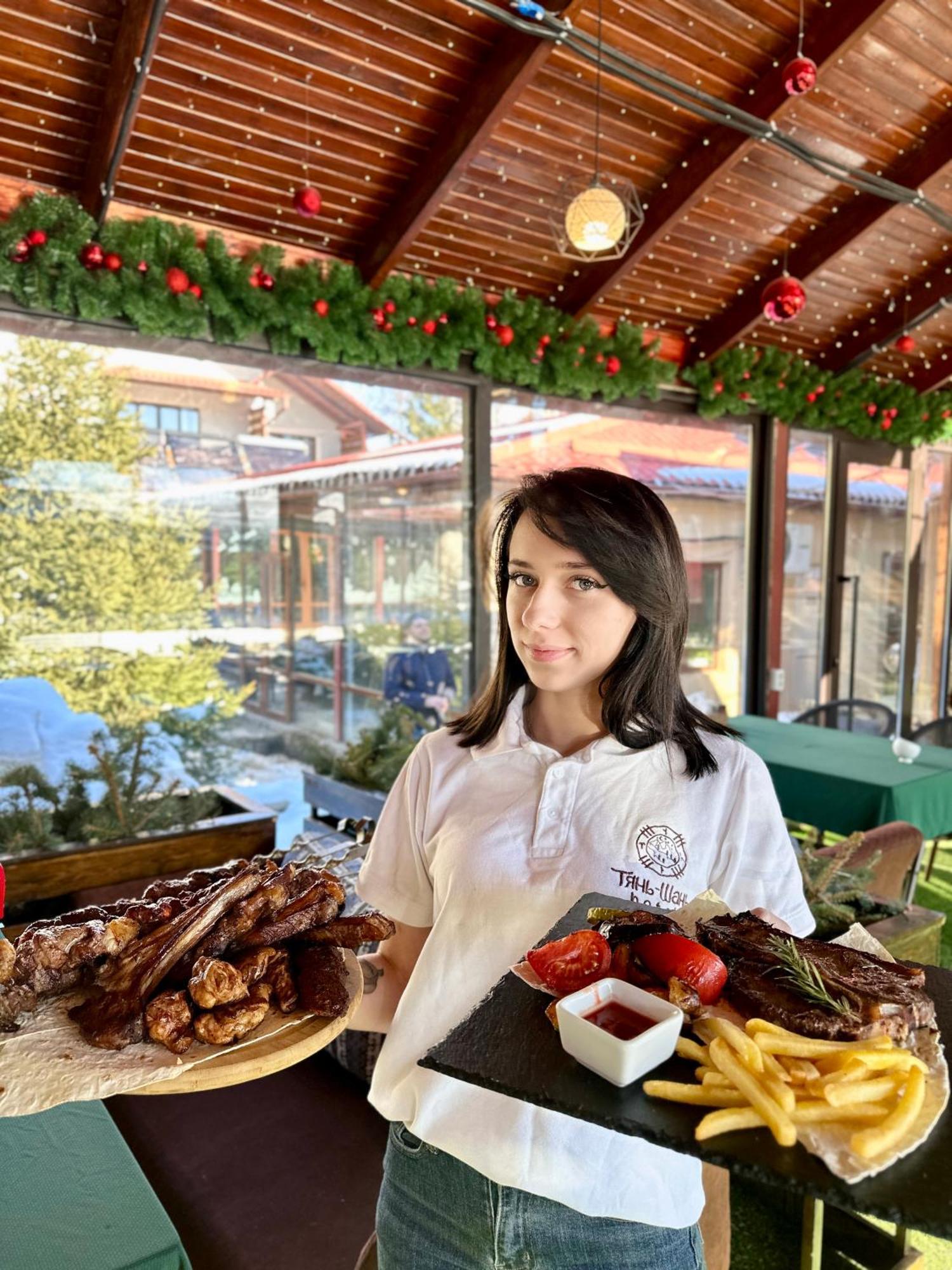 Tian-Shan Hotel Bishkek Esterno foto