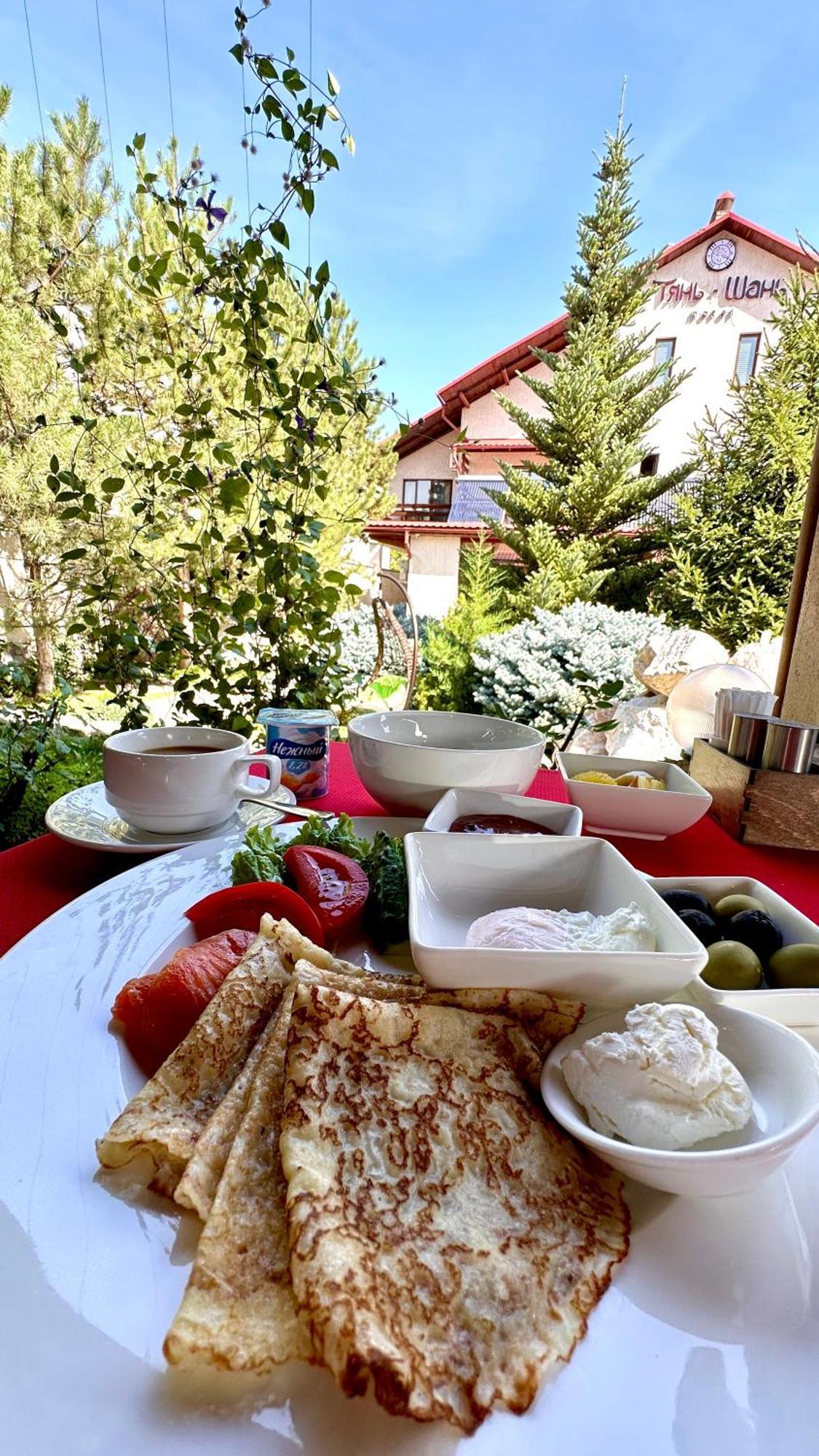 Tian-Shan Hotel Bishkek Esterno foto