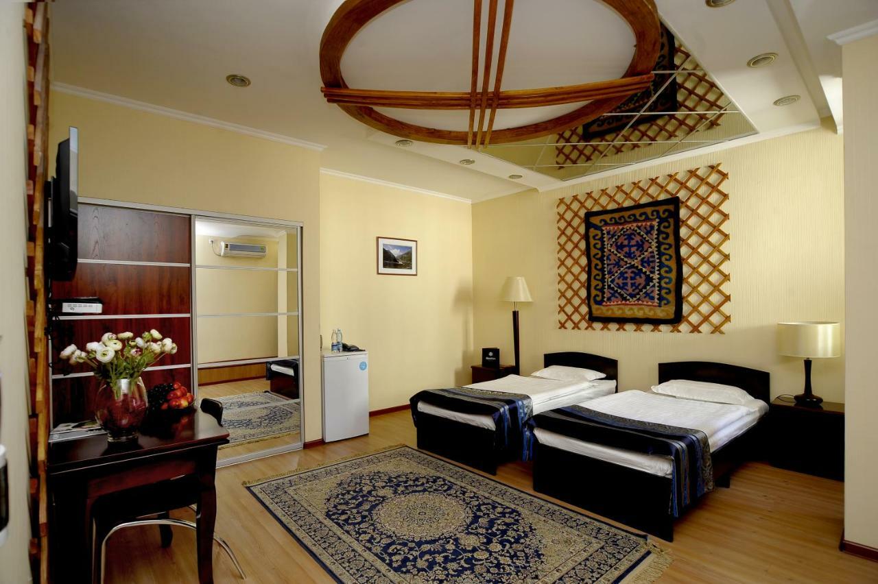 Tian-Shan Hotel Bishkek Esterno foto
