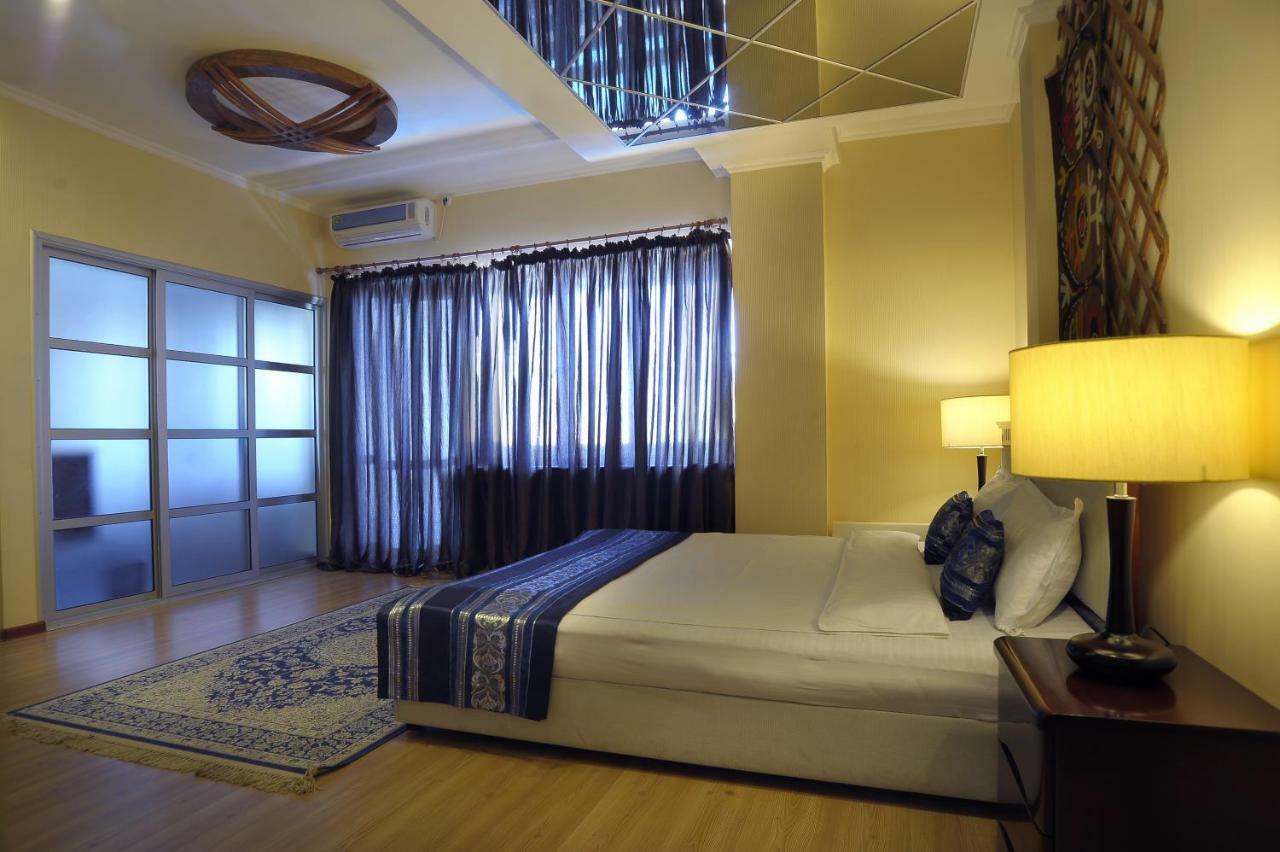Tian-Shan Hotel Bishkek Esterno foto