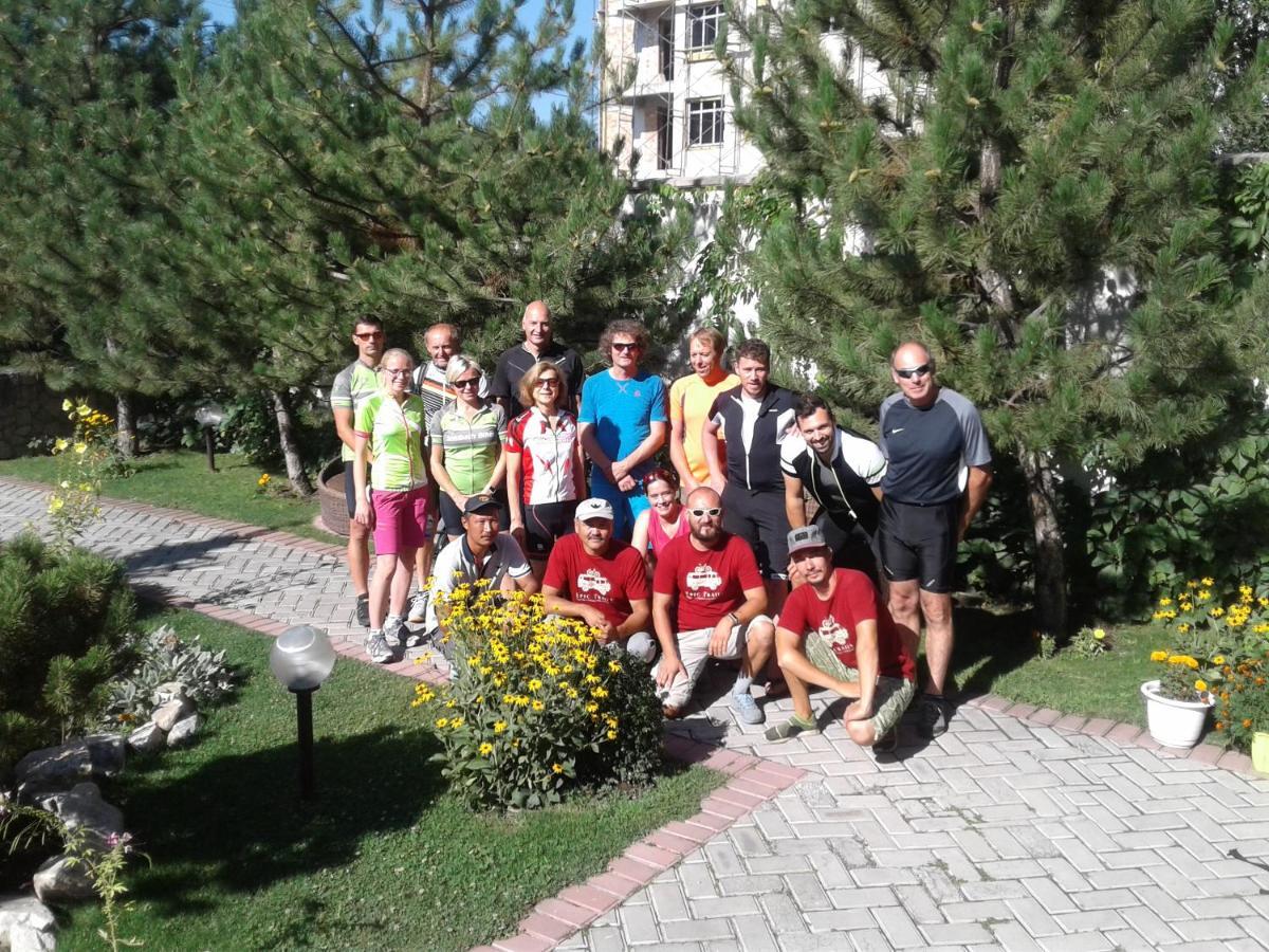 Tian-Shan Hotel Bishkek Esterno foto