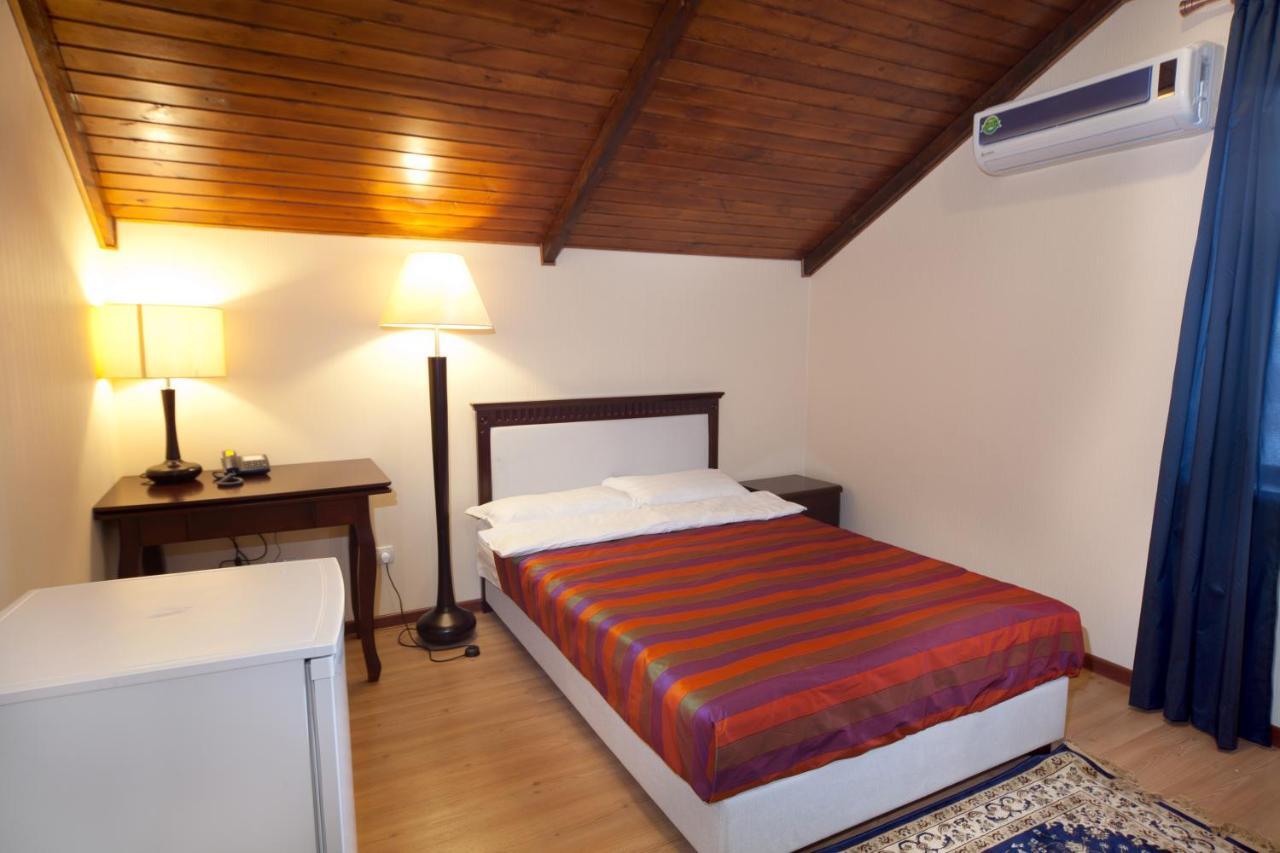 Tian-Shan Hotel Bishkek Esterno foto