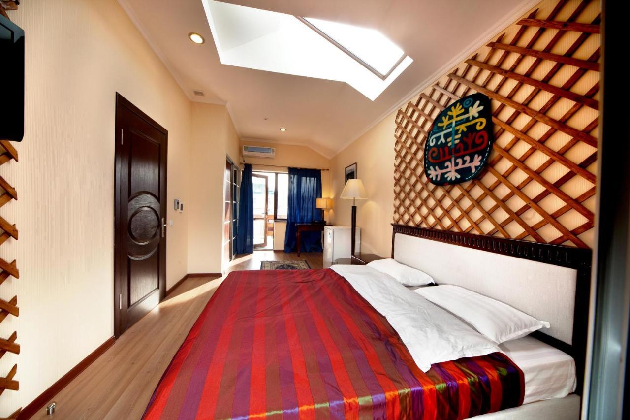 Tian-Shan Hotel Bishkek Esterno foto